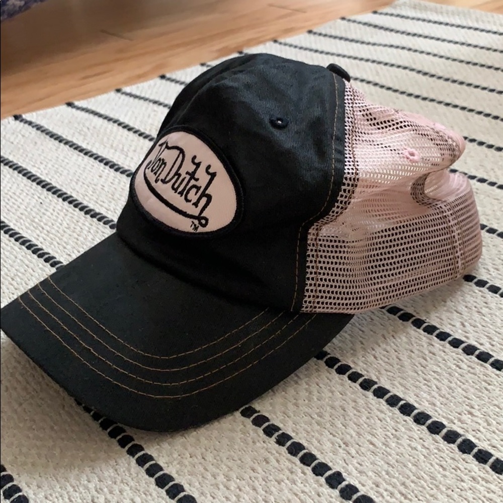Vintage Von Dutch pink/black trucker hat 💕